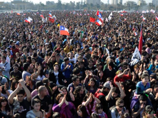 La banalización de la política debilita la democracia en Chile